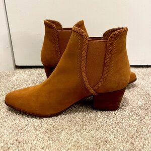 EUC Aldo suede ankle boots